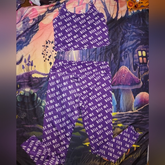 Bite Me Vampire Athletic Apparel set - Picture 7 of 15